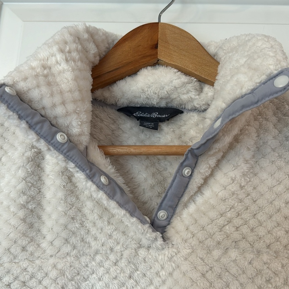 Eddie Bauer Women’s heavy fleece (waffle pattern) pullover. Size Medium - Picture 4 of 16
